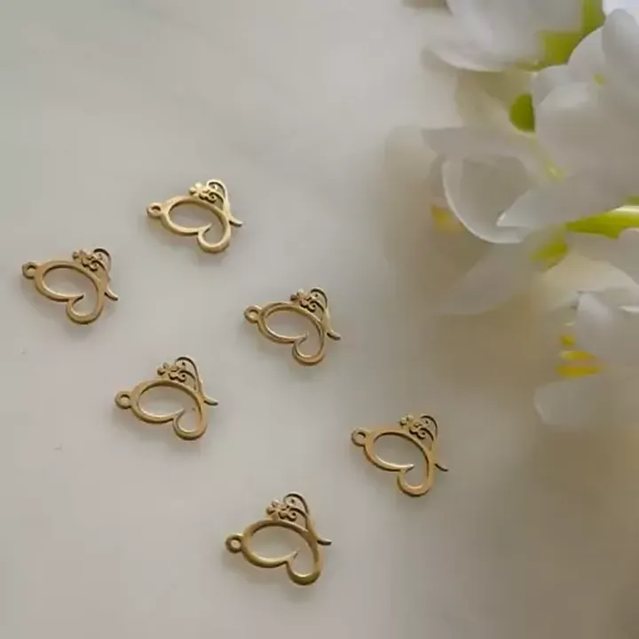 پلاک آویز ساعتی طرح شاپرک طلایی(فروش محصول بصورت دونه ای میباشد)
