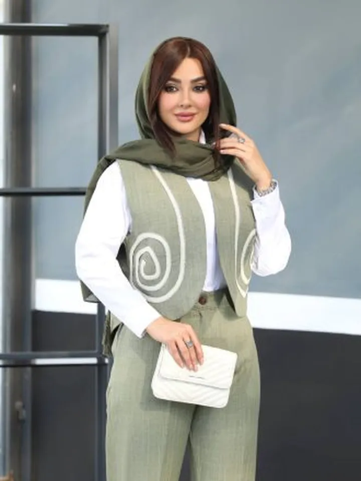 ست جلیقه و شلوار نیم بگ صوفیا ژاکاردمناسب بهار و تابستان