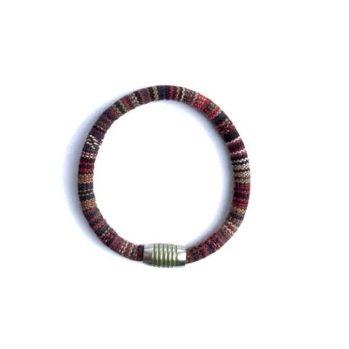 دستبند طرح گلیم سرخ