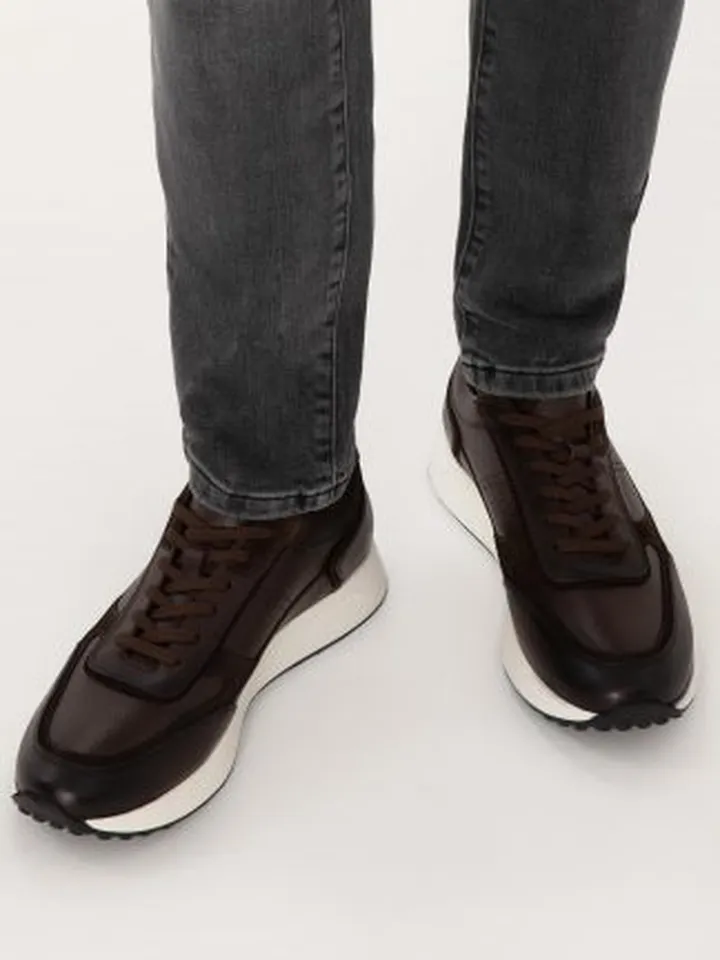 کفش کتانی و اسپرت مردانه قهوه ای پیرکاردین