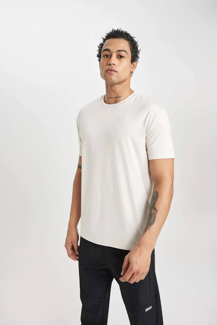 <span class="text-styled__StyledSpan-sc-d280c10c-1 dvOaRP">Defacto< span>تیشرت یقه کوتاه Fit Fit Standard Fit Crew 24y801004911