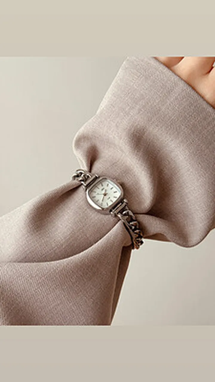 ساعت زنجيري نقره ای  سفید