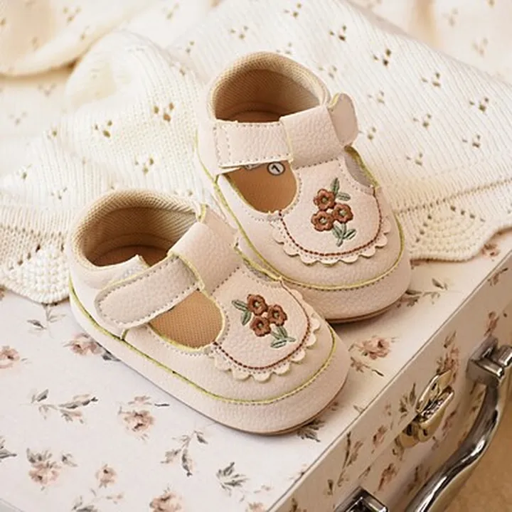 پاپوش کد A216 گلدوزی کرم