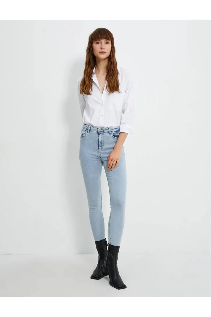 <span class="text-styled__StyledSpan-sc-d280c10c-1 dvOaRP">Koton< span>Skinny Jeans Slim Cut - Carmen Jean