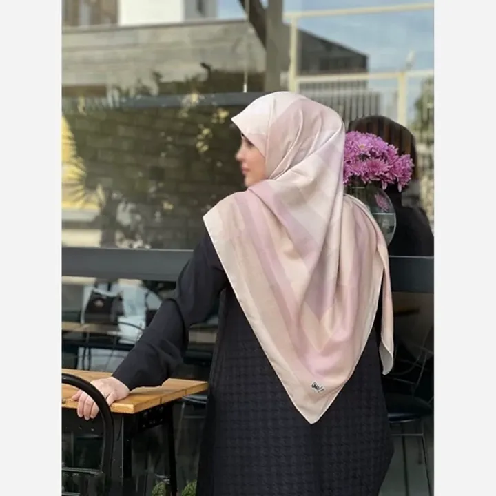  روسری نخی طرح طیفی پله ای رنگ کرم (کد05)