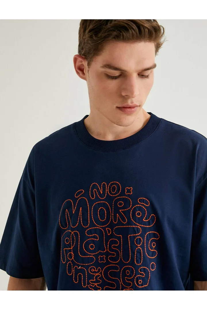 Kotonیقه خدمه آستین کوتاه چاپ تیشرت شعار سایز بزرگ