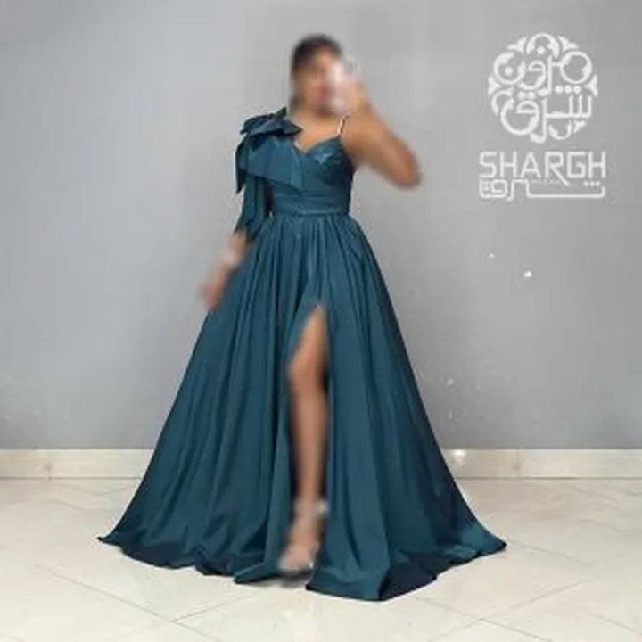 ماکسی تافته سرشانه نگینی چاکدار
