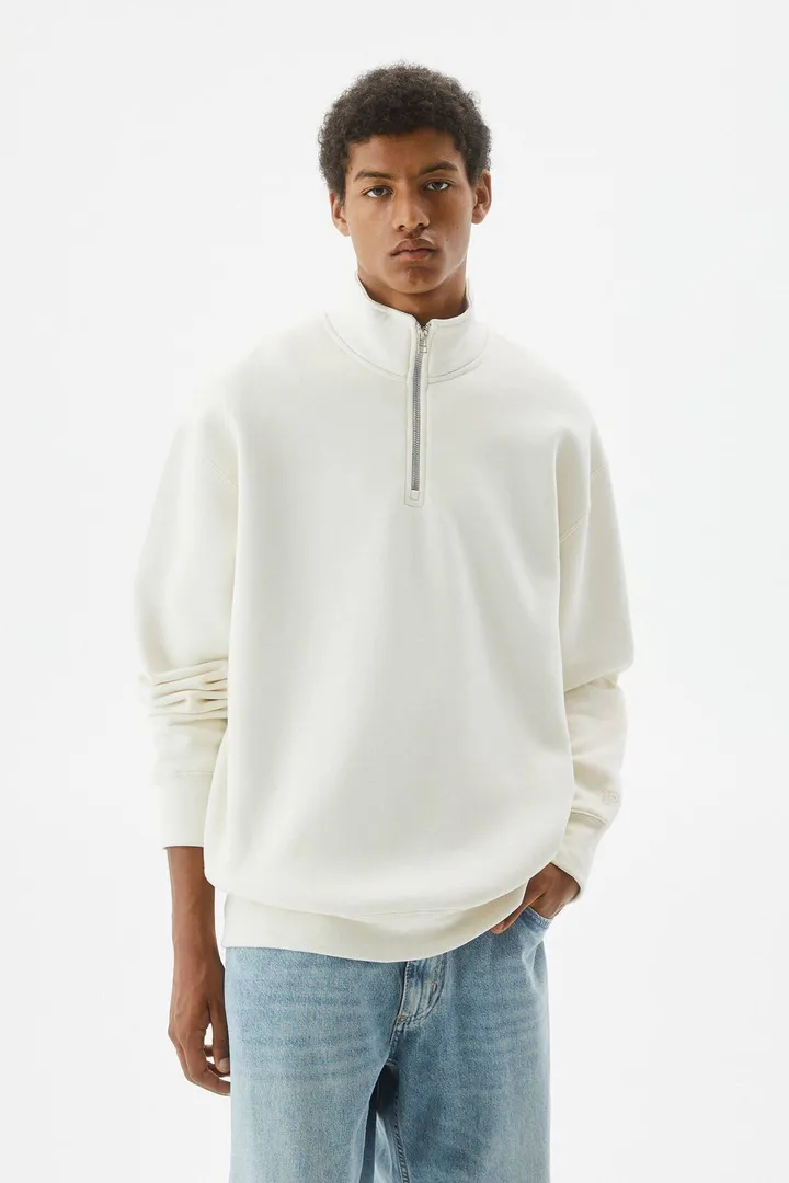 <span class="text-styled__StyledSpan-sc-d280c10c-1 dvOaRP">Pull & Bear< span>سویشرت رنگی پایه با یقه زیپ دار