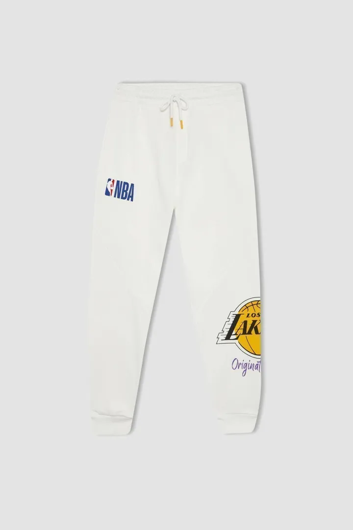 <span class="text-styled__StyledSpan-sc-d280c10c-1 dvOaRP">Defacto< span>Fit Nba Los Angeles Lakers Standard Fit Jogger A9842ax23wn