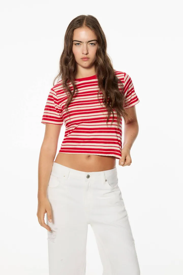 <span class="text-styled__StyledSpan-sc-d280c10c-1 dvOaRP">Pull & Bear< span>تیشرت راه راه قرمز