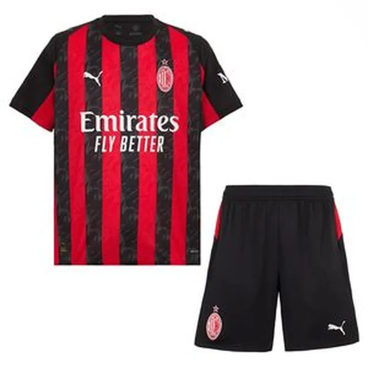 ست تیشرت آستین کوتاه و شلوارک ورزشی مردانه مدل میلان کد Home 2026 رنگ مشکی