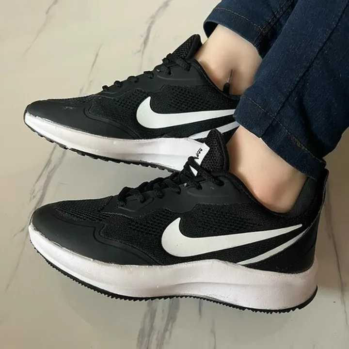 کتونی نایک زنانه دخترانه کفش ونس اسپورت اسپرت نایکی nike مشکی لژدار لژ دار طبی سبک راحت راحتی شیک نرم ورزشی پیا�ده روی