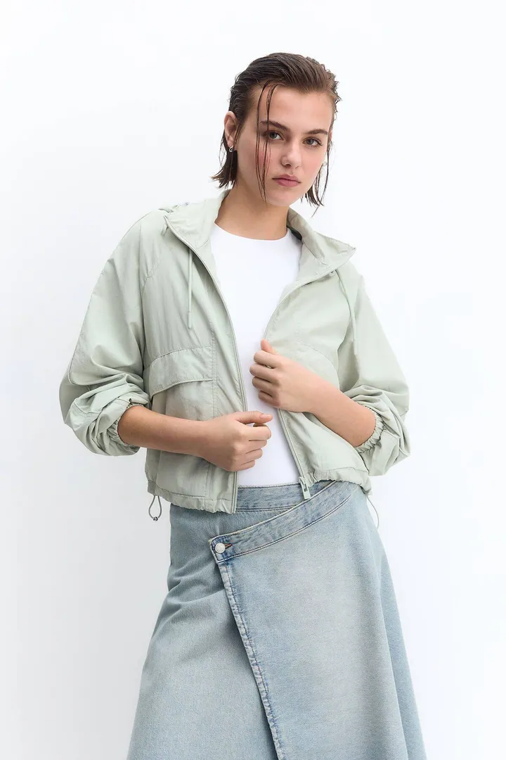 <span class="text-styled__StyledSpan-sc-d280c10c-1 dvOaRP">Pull & Bear< span>ژاکت برش سبک اولیه