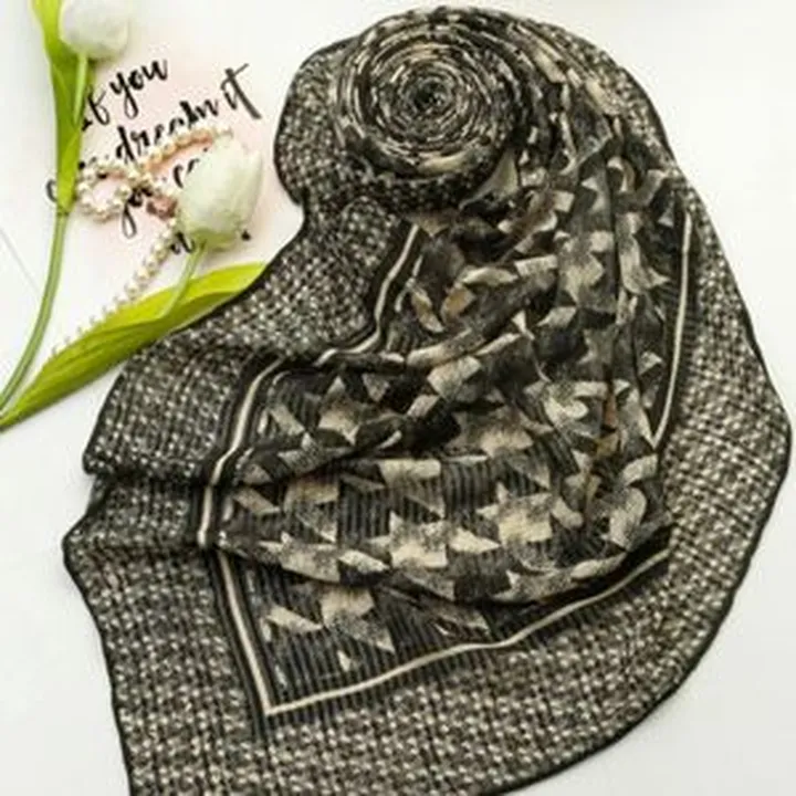 روسری نخی دست دوز