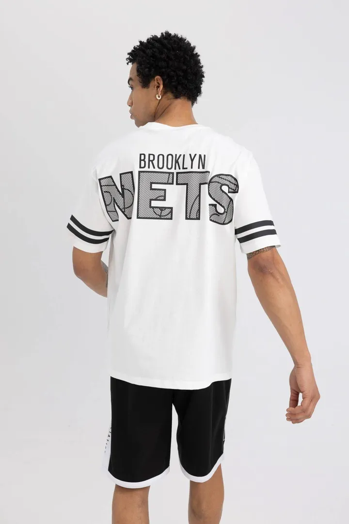 <span class="text-styled__StyledSpan-sc-d280c10c-1 dvOaRP">Defacto< span>تیشرت DeFactoFit NBA Brooklyn Nets Boxy Fit Crew Neck T-shirt