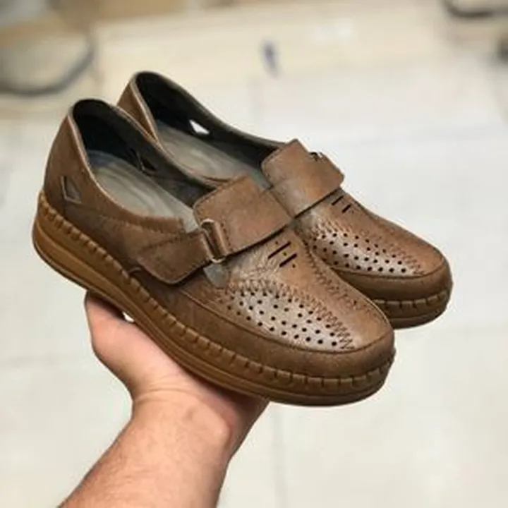 کفش طبی زنانه چسبی تابستونه رنگ گردویی