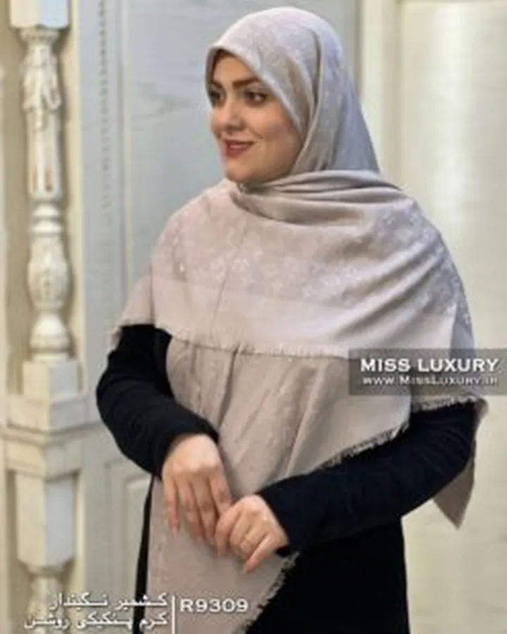 روسری کشمیر نگیندار کرم پنکیکی روشن R9309