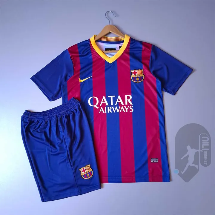 لباس کلاسیک اول بارسلونا ( ورژن هوادار - فصل 2013 14) به همراه شورت ورزشی