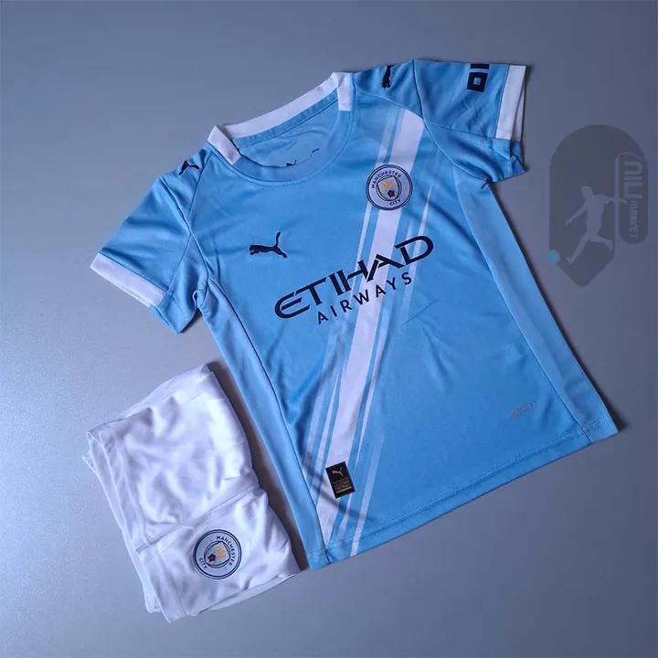 لباس اول منچسترسیتی - بچگانه (ورژن هوادار - فصل 2025 2026) به همراه شورت ورزشی