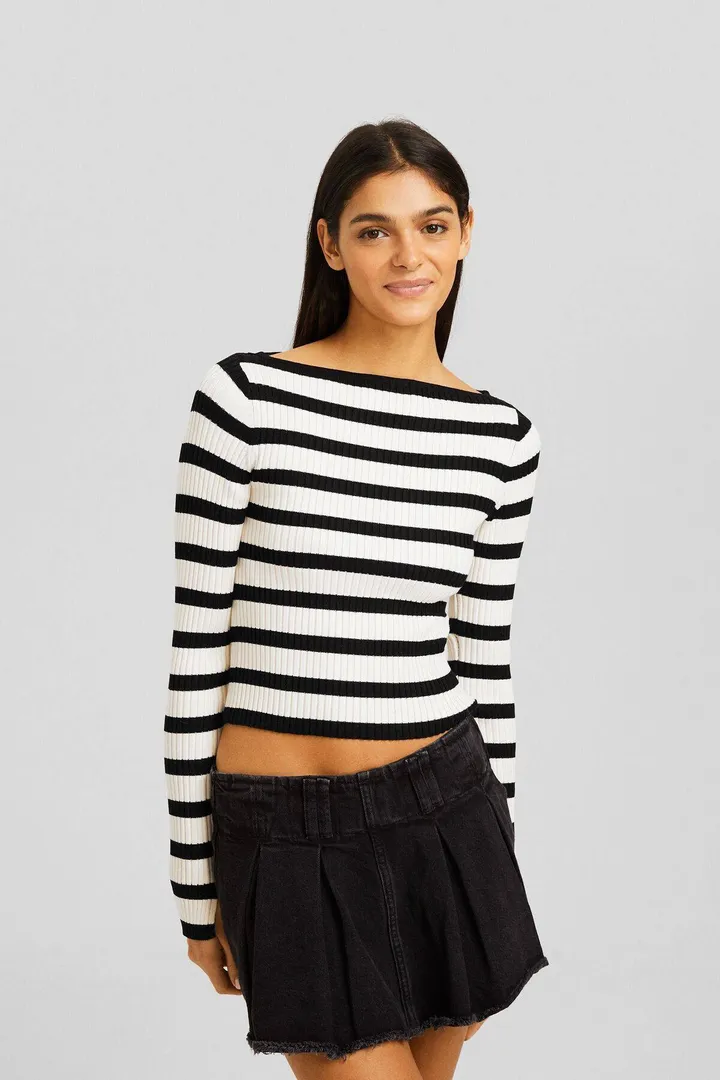 <span class="text-styled__StyledSpan-sc-d280c10c-1 dvOaRP">Bershka< span>ژاکت آجدار یقه پهن