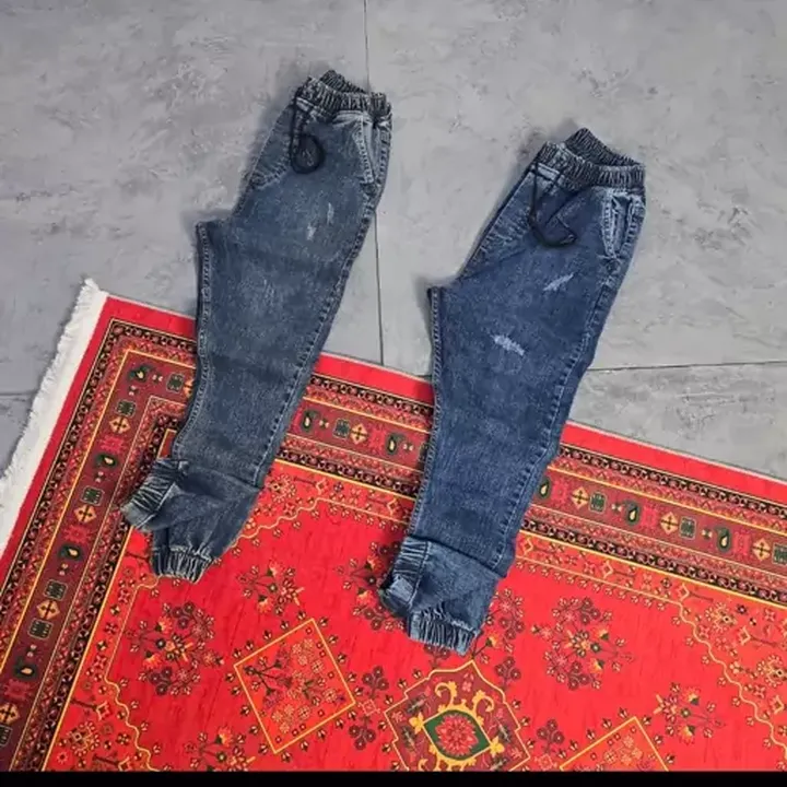 شلوار اسلش مردانه جین کجراه (ارسال رایگان)
تنخوری شیک و عالی جنس جین مردانه ضخیم تنخور اسپرت