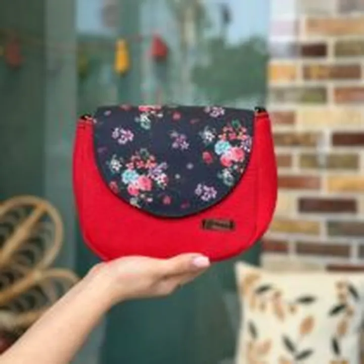 کیف فندوق قرمز گلدار
