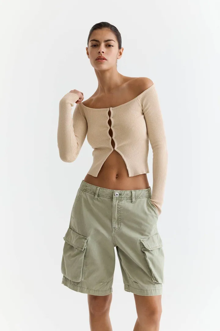 <span class="text-styled__StyledSpan-sc-d280c10c-1 dvOaRP">Pull & Bear< span>ژاکت بسته قلاب و حلقه آجدار