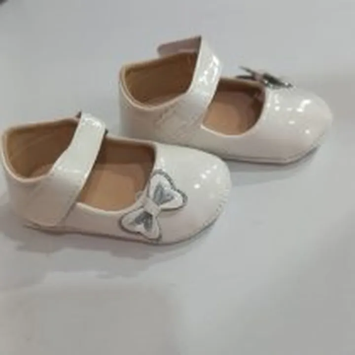 پاپوش دخترانه سفید چسبی