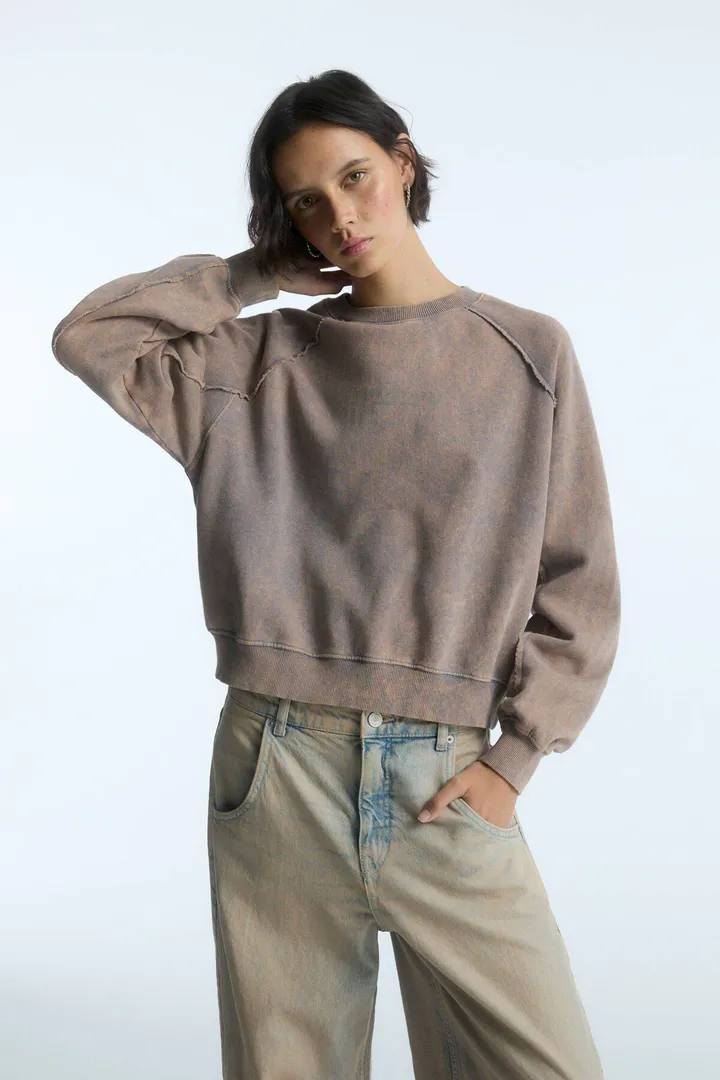 <span class="text-styled__StyledSpan-sc-d280c10c-1 dvOaRP">Pull & Bear< span>سویشرت یقه ای با جلوه کم رنگ