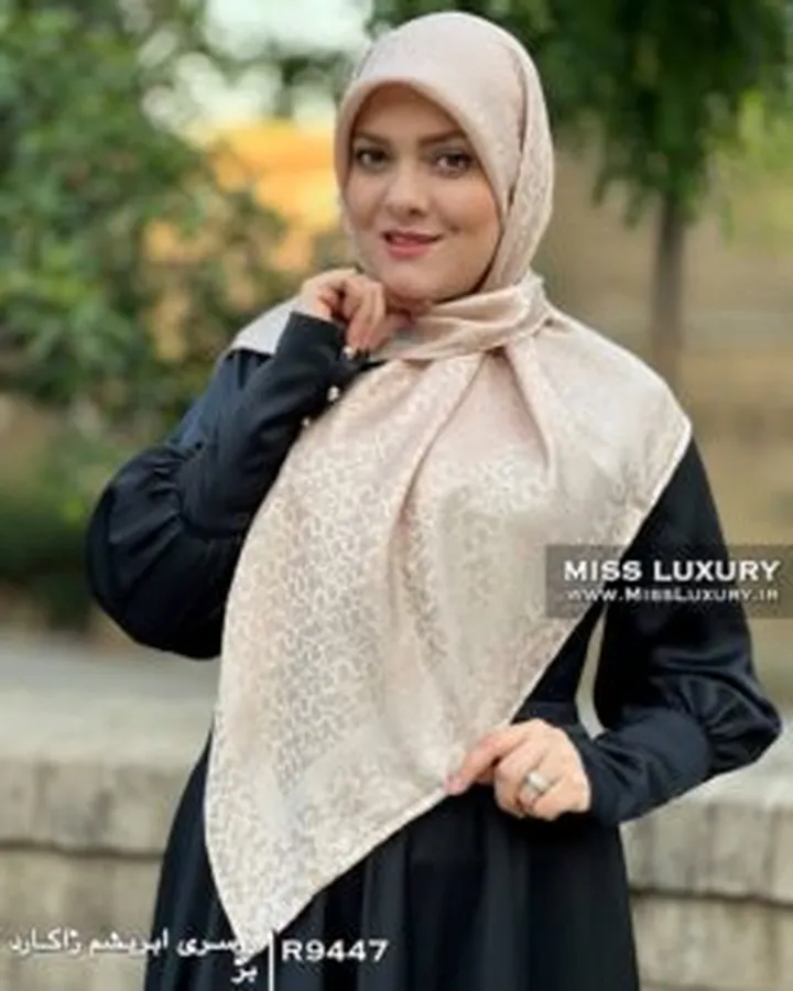 روسری ابریشم ژاکارد بژ R9447