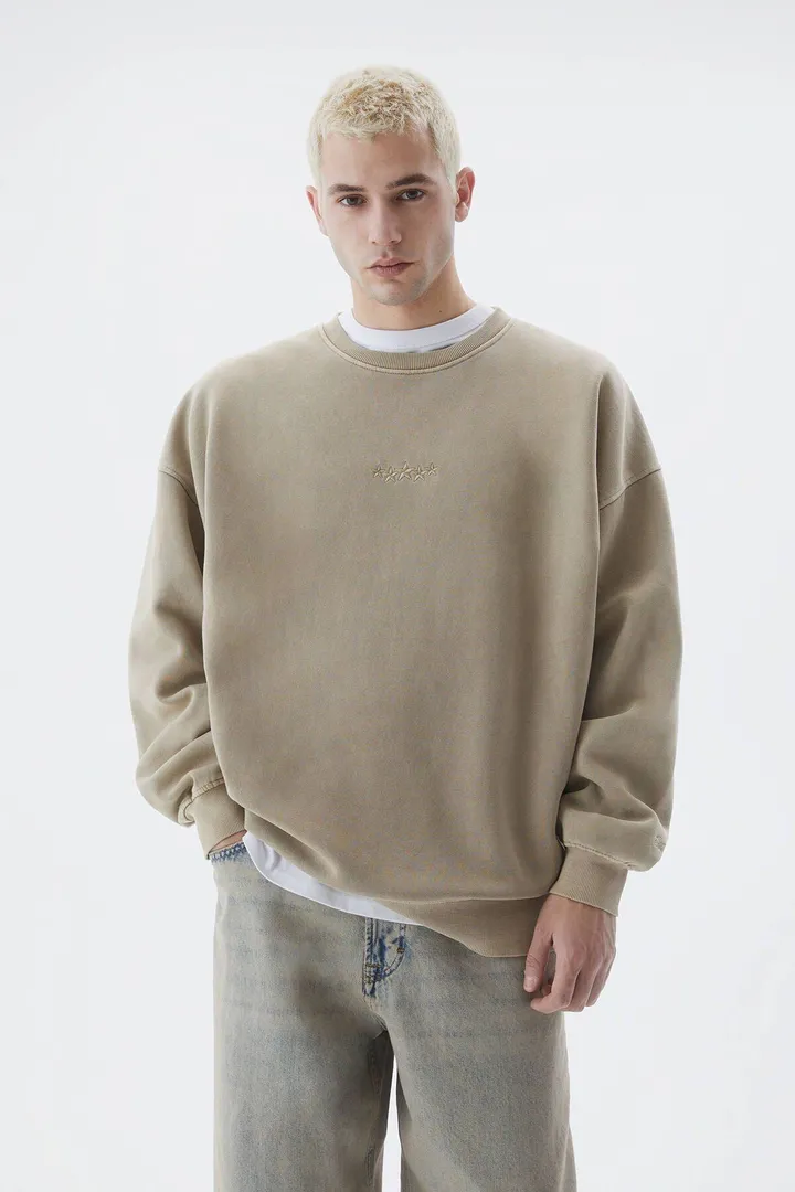 <span class="text-styled__StyledSpan-sc-d280c10c-1 dvOaRP">Pull & Bear< span>سویشرت ستاره دار STWD برش مربع