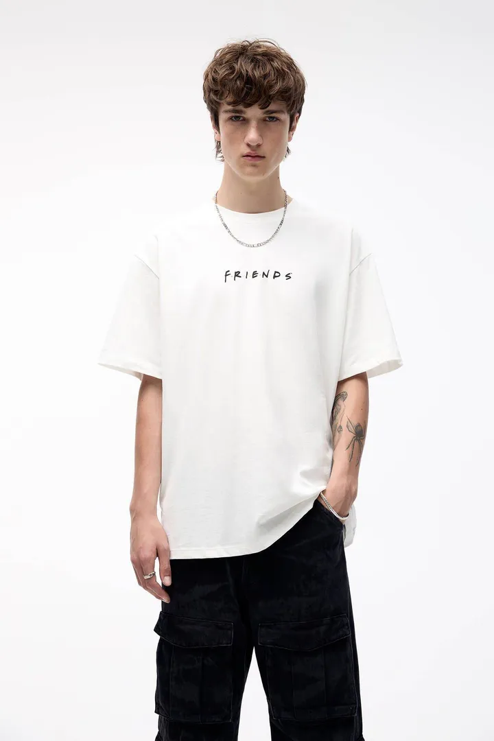 <span class="text-styled__StyledSpan-sc-d280c10c-1 dvOaRP">Pull & Bear< span>تیشرت آستین کوتاه دوستان