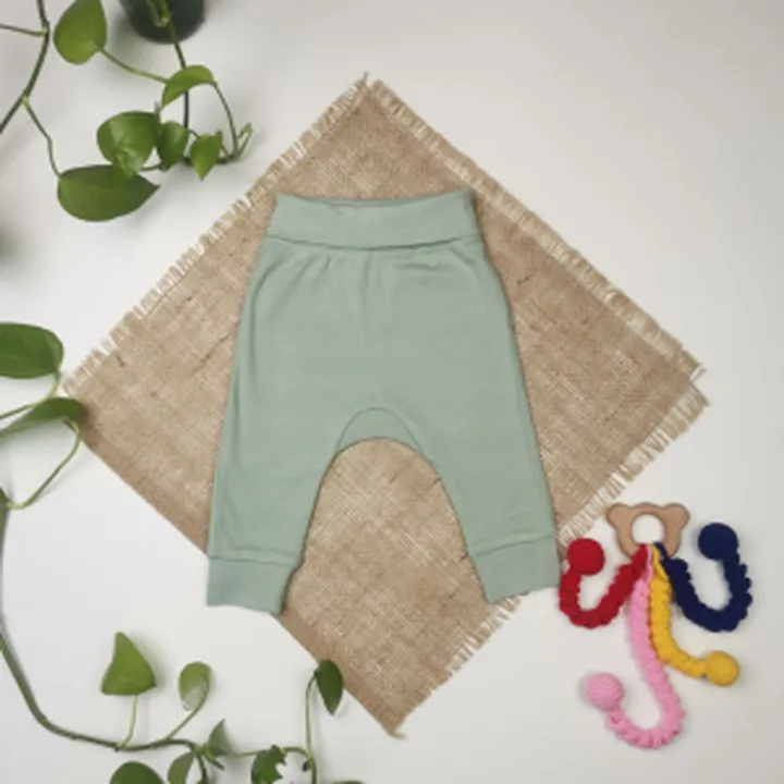 شلوار نوزادی اسلش برند h and m کمرکش سبز صدری رنگ