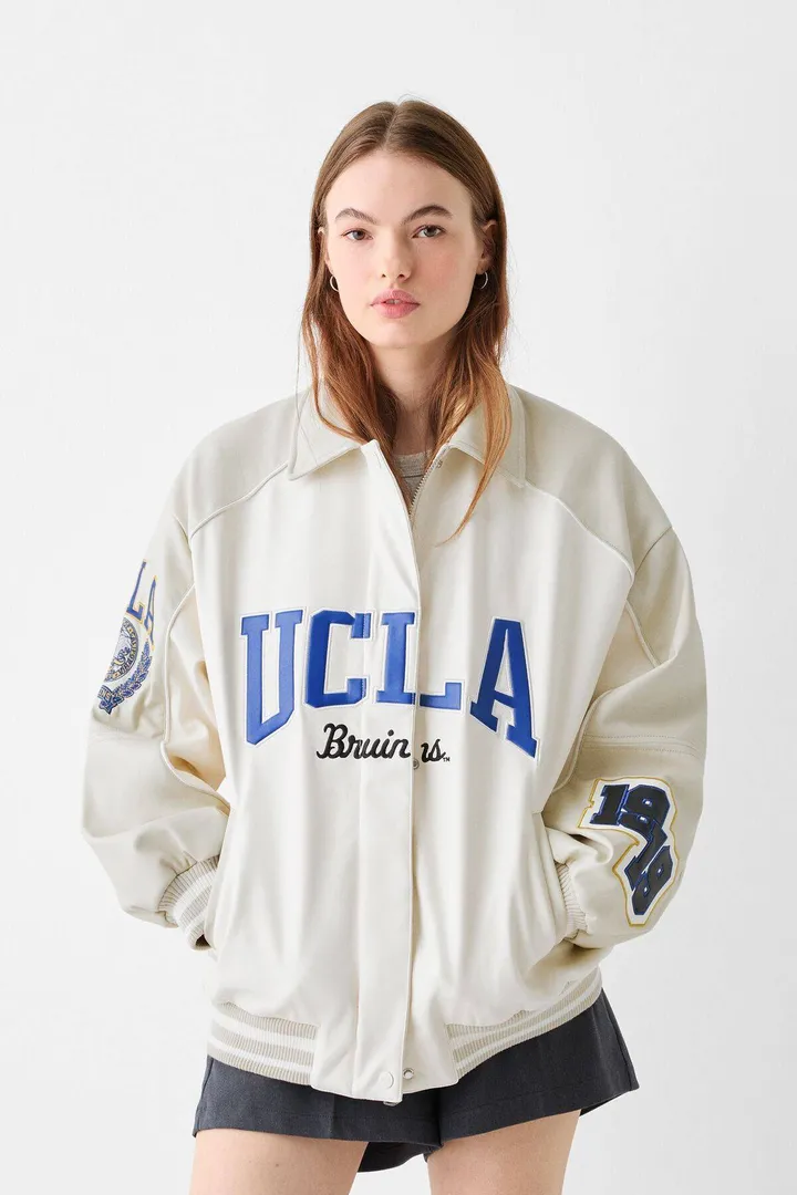 <span class="text-styled__StyledSpan-sc-d280c10c-1 dvOaRP">Bershka< span>ژاکت چرم مصنوعی UCLA دوزی شده