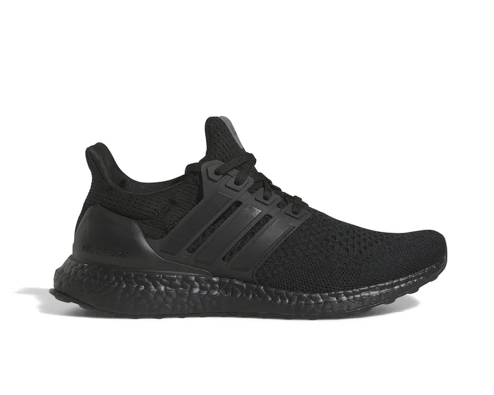 <span class="text-styled__StyledSpan-sc-d280c10c-1 dvOaRP">Adidas< span>کفش دویدن Ultraboost 1.0