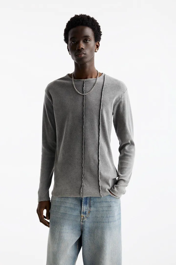 <span class="text-styled__StyledSpan-sc-d280c10c-1 dvOaRP">Pull & Bear< span>تیشرت برش باریک با جزئیات دوخت