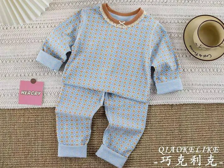 بلوز و شلوار راحتی دخترانه طرح  گل  و زمینه آبی رنگ