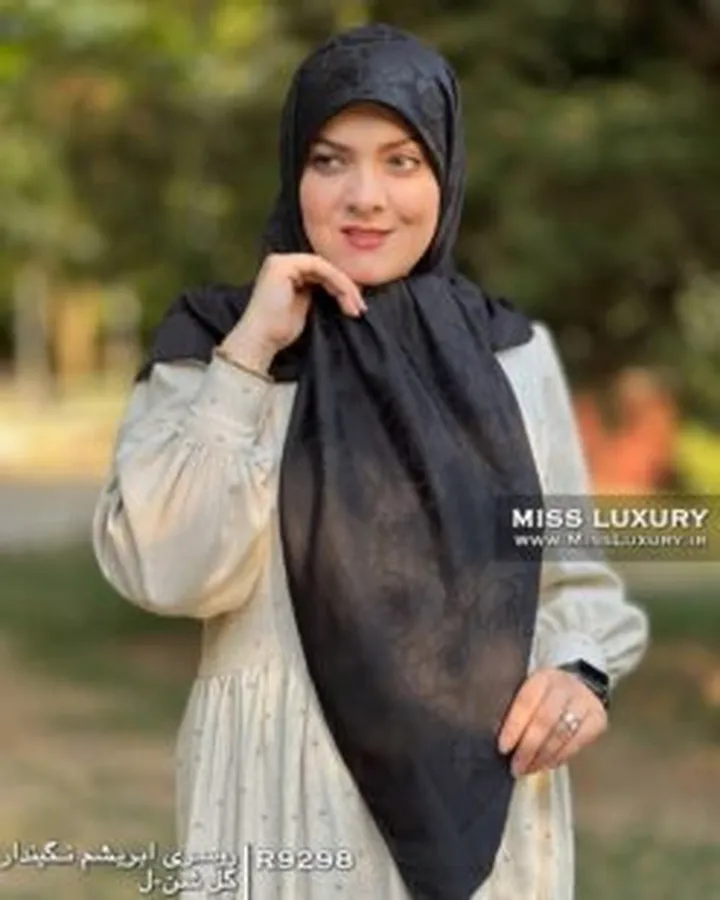 روسری ابریشم نگین دار گل شنل R9298