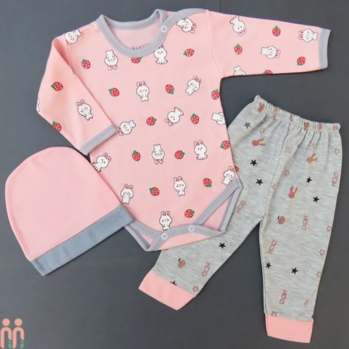 لباس ست بادی بلند و شلوار و کلاه نخی نوزاد...