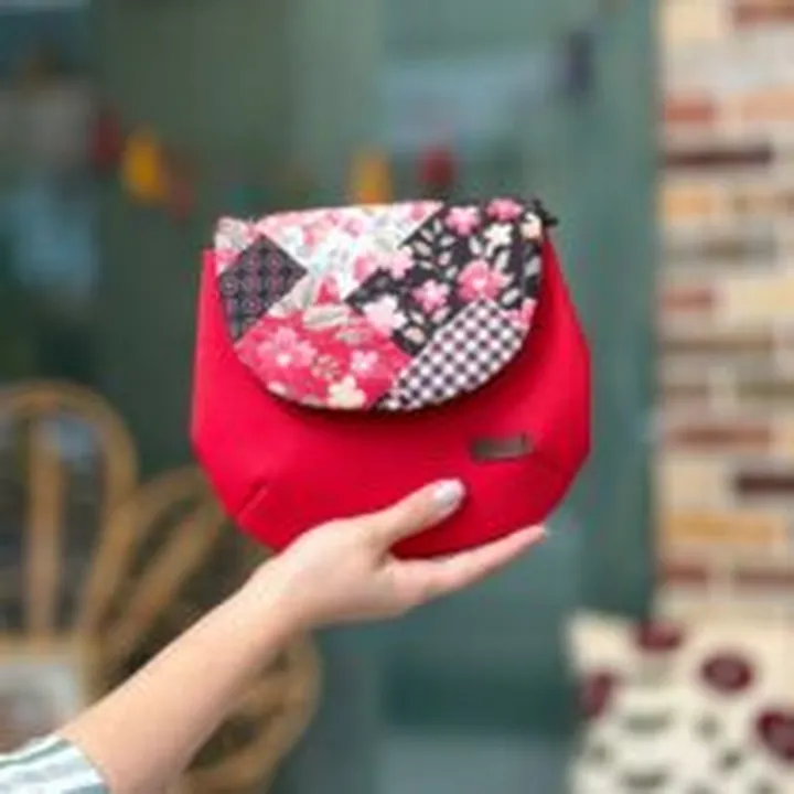 کیف نقلی قرمز طرح گل