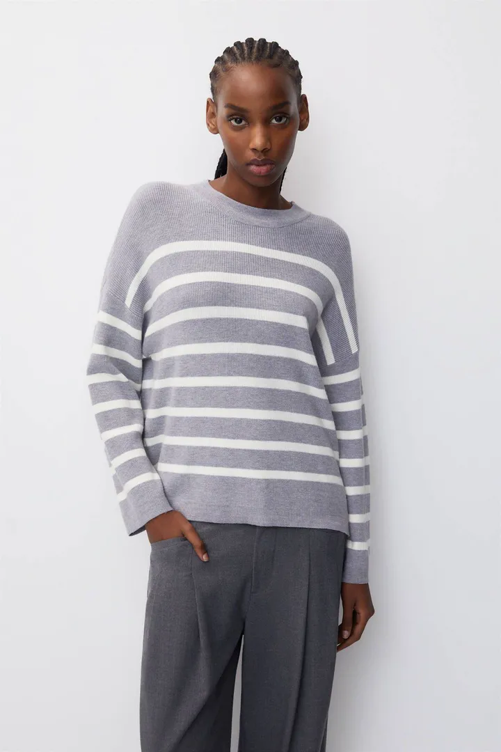 <span class="text-styled__StyledSpan-sc-d280c10c-1 dvOaRP">Pull & Bear< span>پلیور یقه ای راه راه