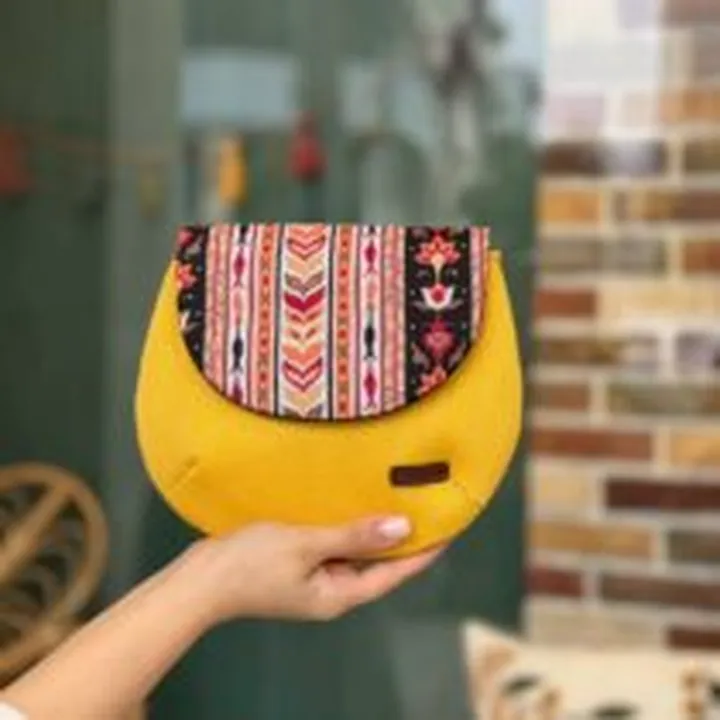 کیف نقلی زرد طرحدار