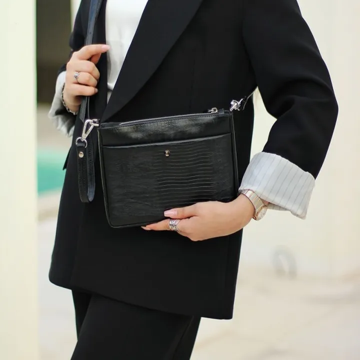 کیف دوشی زنانه طرح ویولتا چرم لیزارد مشکی