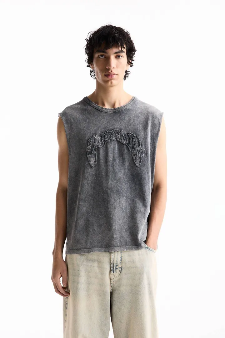 <span class="text-styled__StyledSpan-sc-d280c10c-1 dvOaRP">Pull & Bear< span>تیشرت برش بدون آستین