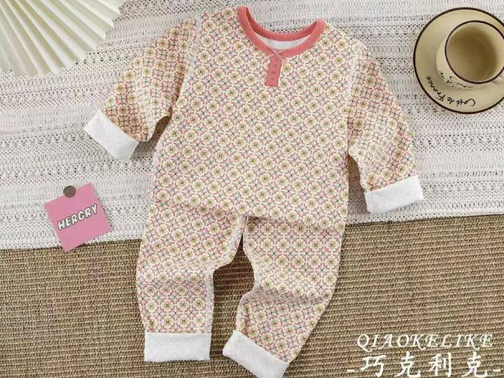 بلوز و شلوار راحتی دخترانه طرح گل با زمینه رنگ کرم