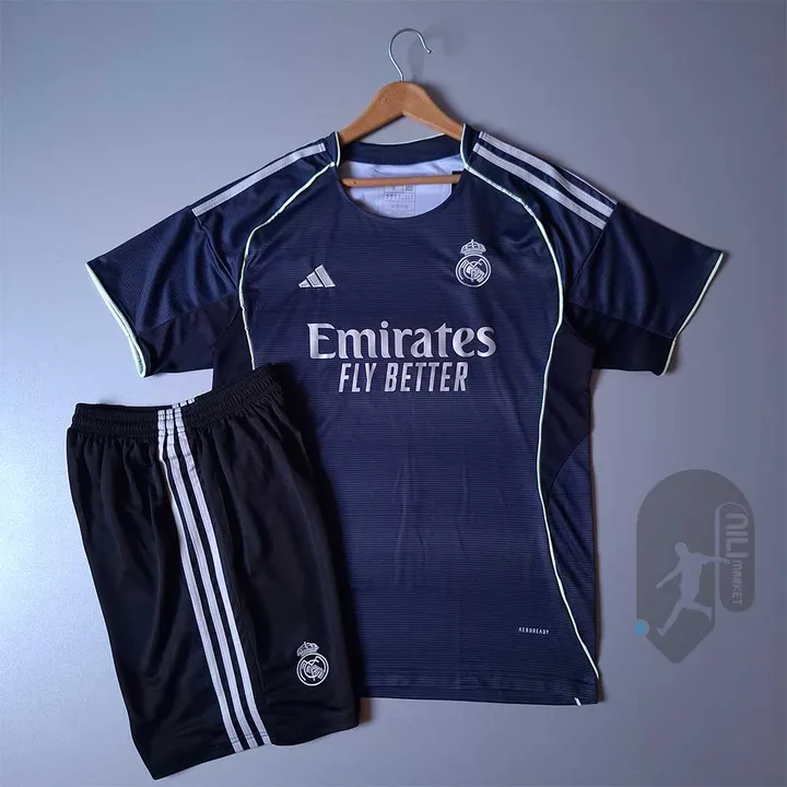 لباس دوم رئال مادرید ( ورژن هوادار - فصل 2025 2026) به همراه شورت ورزشی