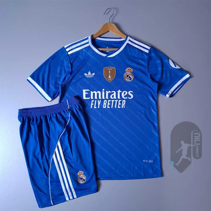 لباس سوم رئال مادرید ( ورژن هوادار - فصل 2025 2026) به همراه شورت ورزشی