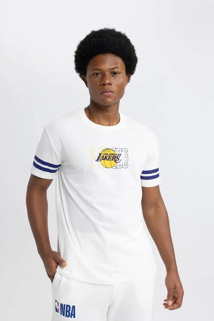 <span class="text-styled__StyledSpan-sc-d280c10c-1 dvOaRP">Defacto< span>تیشرت یقه ای استاندارد Fit Nba Los Angeles Lakers