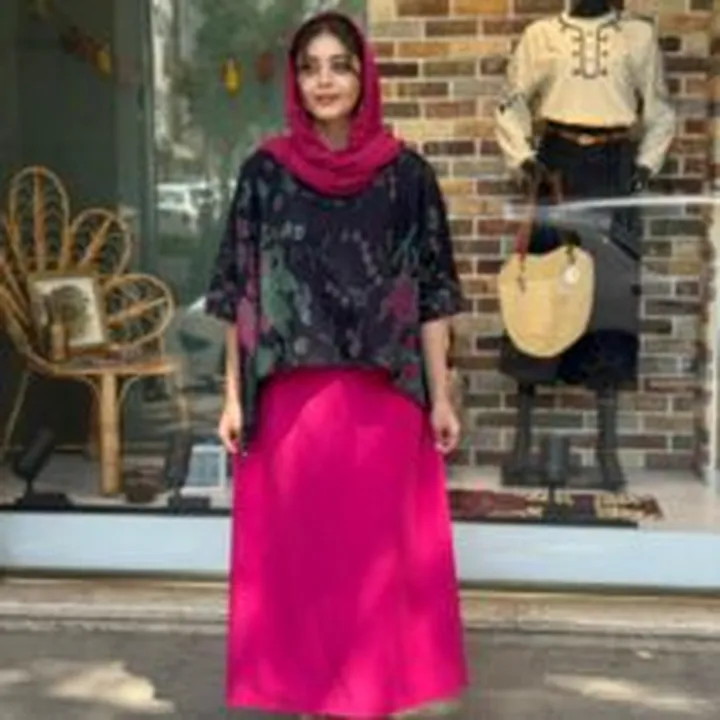 کراپ سایه سورمه ای گل بنفش