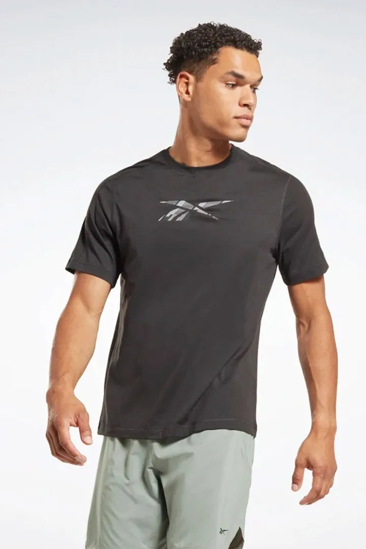 <span class="text-styled__StyledSpan-sc-d280c10c-1 dvOaRP">Reebok< span>تیشرت مردانه آستین کوتاه نارنجی